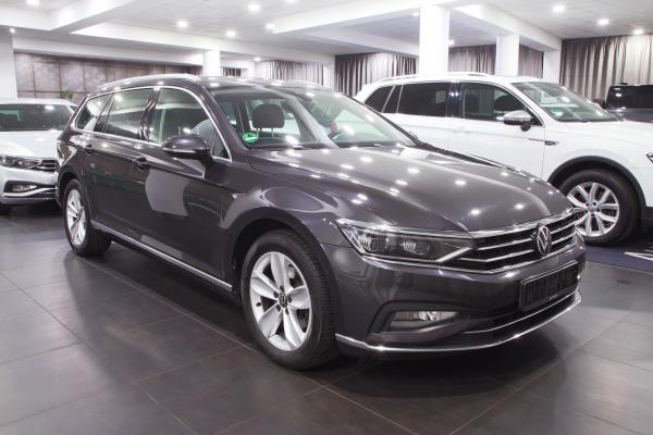 Volkswagen Passat B8 Variant Elegance 2.0 TDI 110kW DSG / Facelift 2020 / Matrix Led / ALU 17''