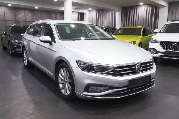 Volkswagen Passat B8 Variant Elegance 2.0 TDI 110kW DSG / Facelift 2020 / Matrix Led / ALU 17''