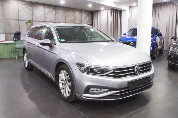 Volkswagen Passat B8 Variant Elegance 2.0 TDI 110kW DSG / Facelift 2020 / Matrix Led / ALU 17''