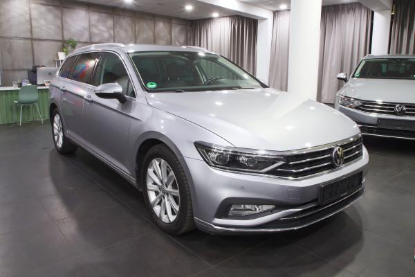 Volkswagen Passat B8 Variant Elegance 2.0 TDI 110kW DSG / Facelift 2020 / Matrix Led / ALU 17''