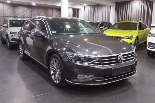 Volkswagen Passat B8 Variant Elegance 2.0 TDI 140kW DSG R-Line / Facelift 2020 / Matrix Led / Virtual Cockpit / ALU 18''