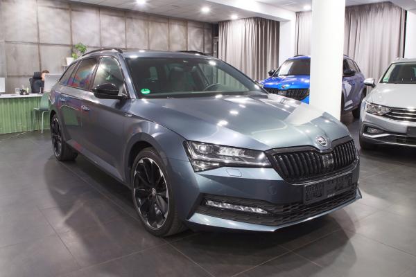 Škoda Superb 3 Combi 2.0 TDI 147kW DSG Sportline / Facelift 2020 / Matrix Led / Virtual cockpit / ALU 19''+ zimní sada