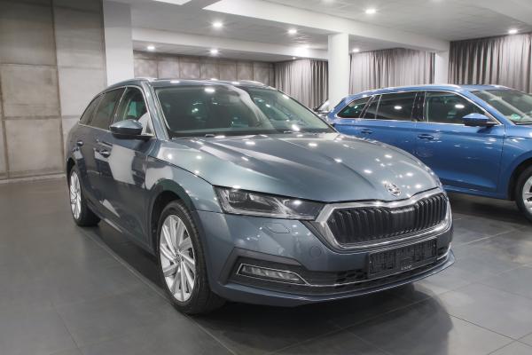 Škoda Octavia 4 iV Combi Style 1.4 eTSI 150kW DSG / Virtual Cockpit / Matrix Led / ALU 18''