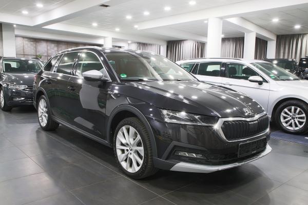 Škoda Octavia 4 Scout Combi 2.0 TDI 147kW 4x4 DSG / Virtual Cockpit / Matrix Led / ALU 18''