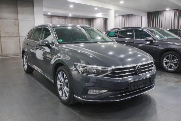 Volkswagen Passat B8 Variant Elegance 4Motion 2.0 TDI 147kW 4x4 DSG / Facelift 2020 / Virtual Cockpit / Matrix Led / ALU 17''