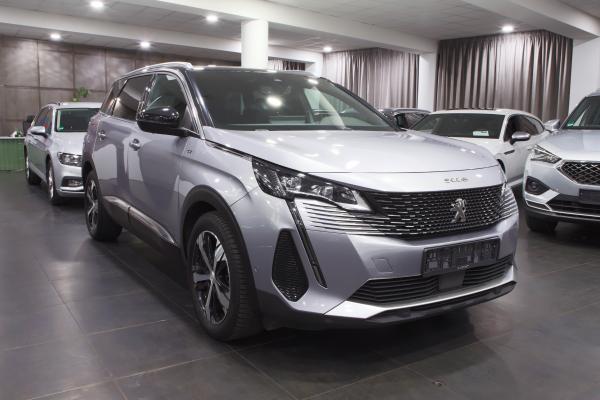 Peugeot 5008 GT 1.5 HDi 96kW EAT8 / 7-míst / Virtual cockpit / ALU 18''