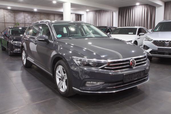 Volkswagen Passat B8 Variant Elegance 2.0 TDI 140kW DSG / Facelift 2020 / Matrix Led / ALU 17''