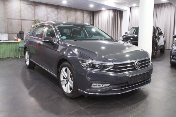 Volkswagen Passat B8 Variant Elegance 2.0 TDI 140kW DSG / Facelift 2020 / Matrix Led / ALU 17''