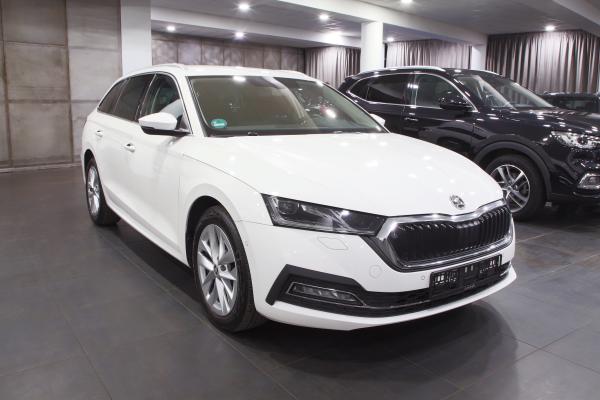 Škoda Octavia 4 Combi Style 2.0 TDI 110kW DSG / Virtual cockpit / ALU 17''