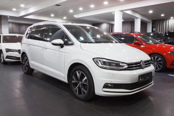 Volkswagen Touran Highline 2.0 TDI 110kW DSG / ALU 17''