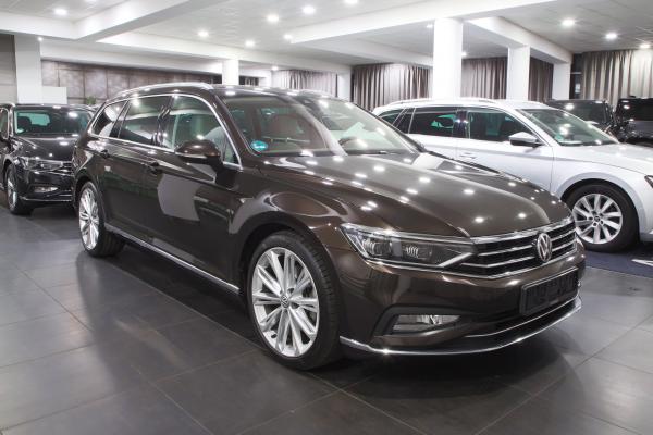 Volkswagen Passat B8 Variant Elegance 2.0 TDI 140kW DSG R-Line / Facelift 2020 / Matrix Led / Virtual Cockpit / ALU 19''+ ALU 18''