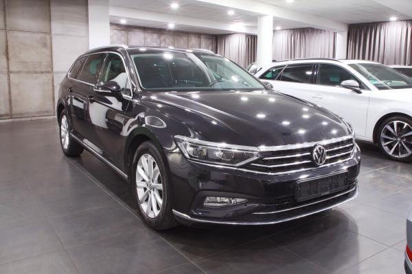 Volkswagen Passat B8 Variant Elegance 2.0 TDI 110kW DSG / Facelift 2020 / Matrix Led / ALU 17''