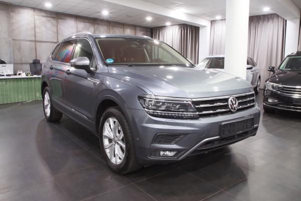 Volkswagen Tiguan Allspace Highline 4Motion 2.0 TDI 4x4 176kW DSG / Webasto / Virtual cockpit / ALU 18''+ ALU 17''