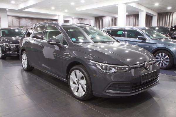 Volkswagen Golf 8 Variant Style 2.0 TDI 110kW DSG / Webasto / Virtual Cockpit / ALU 17''+ zimní sada