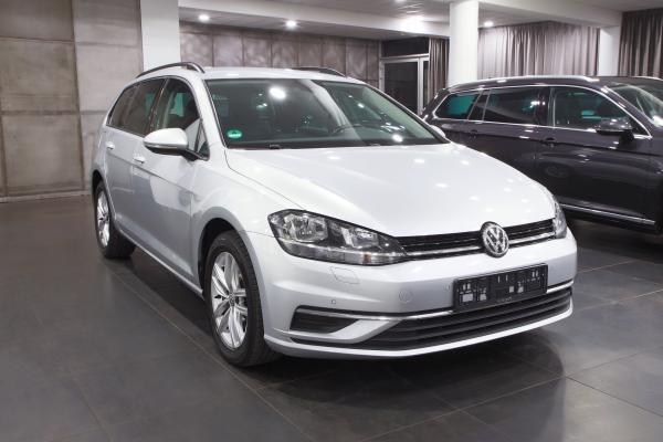 Volkswagen Golf 7 Variant Comfortline 2.0 TDI 110kW DSG / ALU 16''+ zimní sada