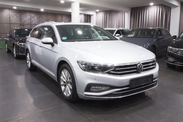 Volkswagen Passat B8 Variant Elegance 2.0 TDI 110kW DSG / Facelift 2020 / Matrix Led / ALU 17''+ ALU 16''