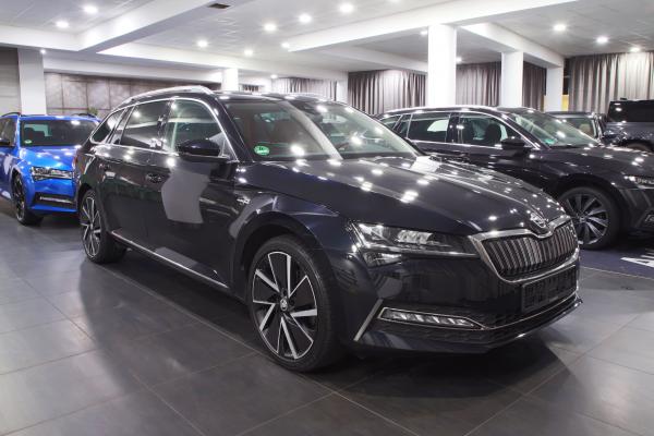 Škoda Superb iV Combi 1.4 eTSI 160kW Laurin & Klement / Facelift 2020 / Matrix Led / Webasto / Facelift 2020 / Virtual Cockpit / ALU 19''