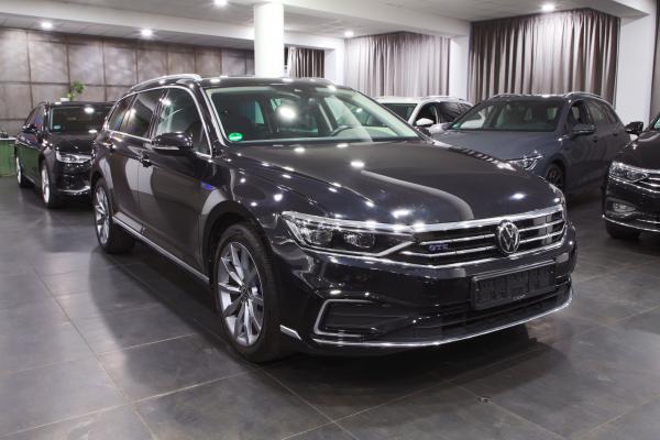 Volkswagen Passat B8 GTE Variant 1.4 eTSI 160kW DSG / Facelift 2020 / Matrix Led / Virtual Cockpit / ALU 18''