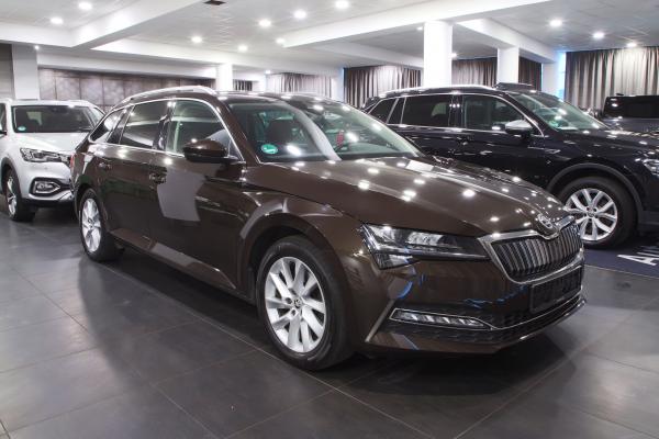 Škoda Superb 3 iV Combi Style 1.4 eTSI 160kW DSG / Facelift 2020 / Matrix Led / Virtual Cockpit / 2x sada ALU 17''