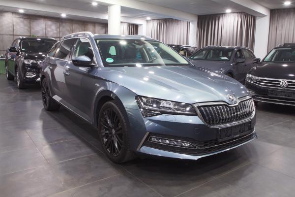 Škoda Superb 3 iV Combi 1.4 eTSI 160kW DSG Laurin & Klement / Facelift 2020 / Matrix Led / Webasto / ALU 19''