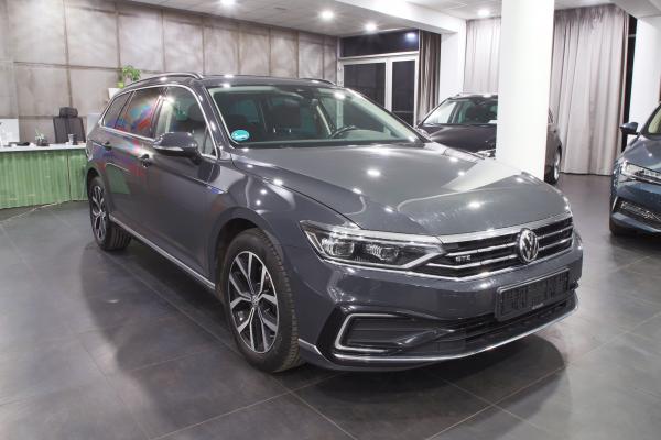 Volkswagen Passat B8 Variant GTE 1.4 eTSI 160kW DSG / Facelift 2020 / Matrix Led / Webasto / Virtual Cockpit / ALU 17''