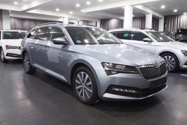 Škoda Superb 3 Combi 2.0 TDI 147kW DSG / Facelift 2020 / Matrix Led / Virtual Cockpit / 2x sada ALU 17''