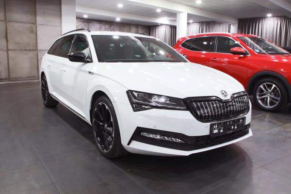 Škoda Superb 3 iV Combi 1.4 eTSI 160kW DSG Sportline / Facelift 2020 / Matrix Led / Virtual Cockpit / Webasto / ALU 19''