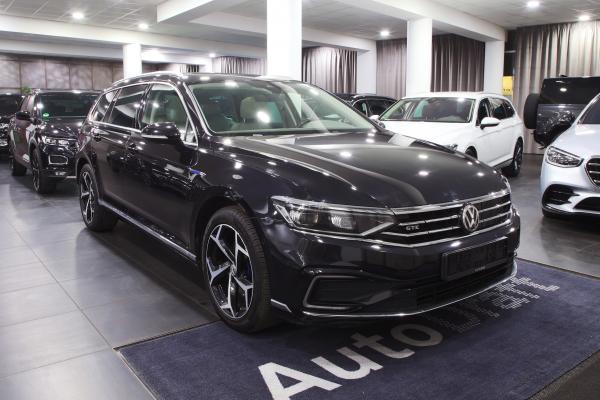 Volkswagen Passat B8 GTE Variant 1.4 eTSI 160kW DSG R-Line / Facelift 2020 / Matrix Led / Virtual Cockpit / Webasto / ALU 18''