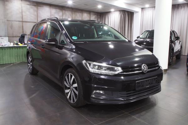 Volkswagen Touran Highline 2.0 TDI 110kW DSG / Int. dětské sedačky / ALU 18''+ ALU 16''