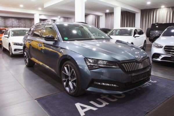 Škoda Superb 3 iV Combi 1.4 eTSI 160kW DSG Sportline / Webasto / Facelift 2020 / Matrix Led / Virtual cockpit / ALU 19''