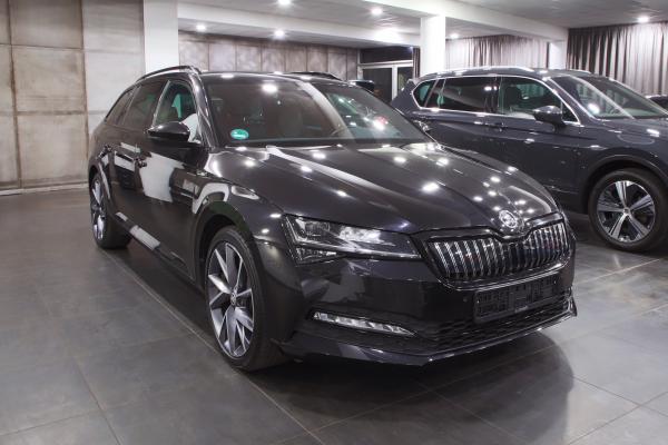 Škoda Superb 3 iV Combi 1.4 eTSI 160kW DSG Sportline / Facelift 2020 / Matrix Led / Virtual Cockpit / ALU 19''