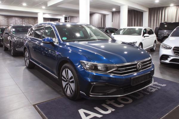 Volkswagen Passat B8 GTE Variant 1.4 eTSI 160kW DSG Elegance / Facelift 2020 / Matrix Led / Webasto / Virtual Cockpit / 2x sada ALU 17''