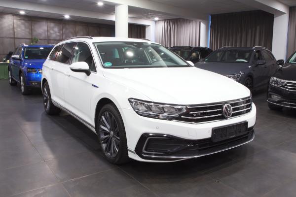 Volkswagen Passat GTE B8 Variant 1.4 eTSI 160kW DSG / ALU 18''+ ALU 17''