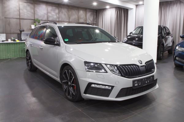 Škoda Octavia 3 RS Combi 2.0 TDI 135kW DSG / Šedá matná Steel Grau / ALU 18'' Vega + druhá sada ALU 18''