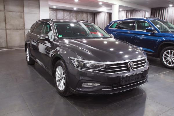 Volkswagen Passat B8 Variant Business 2.0 TDI 110kW DSG / Facelift 2020 / Matrix Led / Webasto / 2x sada ALU 16''