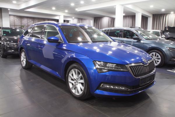 Škoda Superb 3 Combi Style 2.0 TDI 110kW DSG / Facelift 2020 / Matrix Led / Virtual cockpit / ALU 17''+ zimní sada