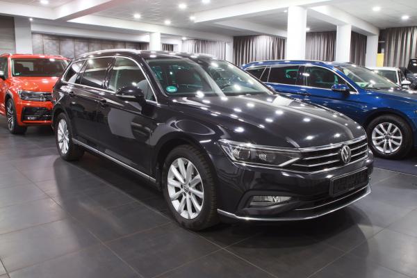 Volkswagen Passat B8 Variant Elegance 2.0 TDI 110kW DSG / Facelift 2020 / Matrix Led / ALU 17''