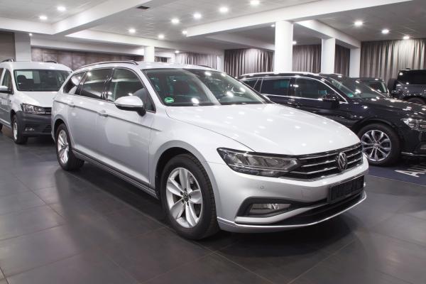 Volkswagen Passat Variant Basic 2.0 TDI 110kW DSG / Webasto / Facelift 2020 / ALU 17''