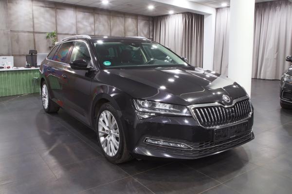 Škoda Superb 3 Combi Style 2.0 TDI 147kW DSG / Virtual cockpit / Matrix Led / ALU 18''