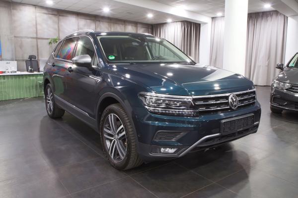 Volkswagen Tiguan Allspace Highline 4Motion 2.0 TDI 140kW 4x4 DSG / Virtual cockpit / ALU 19''+ ALU 17''