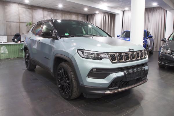 Jeep Compass 4xe 1.3 132kW 4x4 Aut. / Virtual cockpit / ALU 19''