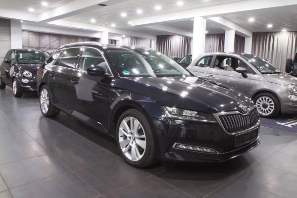 Škoda Superb 3 Combi Style 2.0 TDI 140kW 4x4 DSG / Webasto / Facelift / Matrix Led / Virtual Cockpit / ALU 18''+ ALU 17''