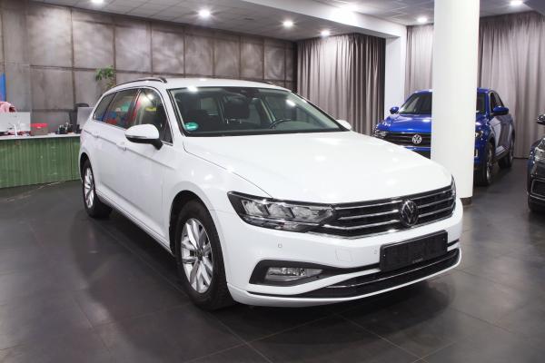 Volkswagen Passat B8 Variant 2.0 TDI 110kW DSG / Facelift 2020 / Virtual Cockpit / ALU 16''+ zimní sada