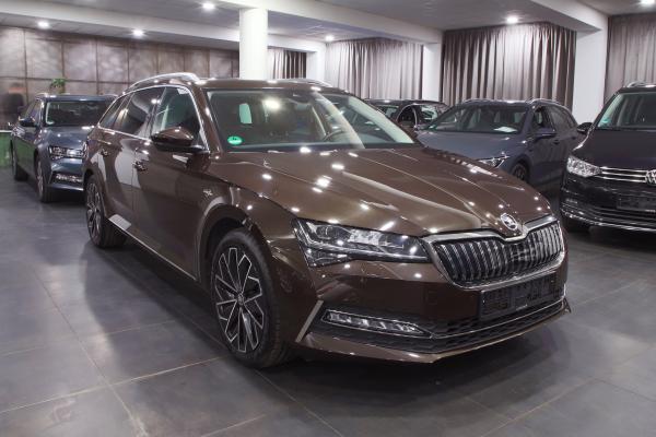 Škoda Superb 3 Combi iV 1.4 TSI 160kW DSG Laurin & Klement / Facelift 2020 / Matrix Led / 2x sada ALU 18''