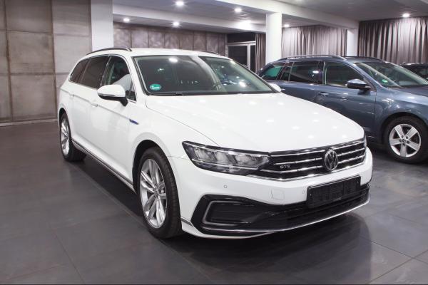 Volkswagen Passat B8 Variant GTE 1.4 TSI 160kW DSG / Facelift 2020 / ALU 18''+ ALU 17''