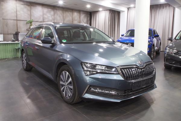 Škoda Superb 3 iV Combi 1.4 TSI 160kW DSG Style / Facelift 2020 / Matrix Led / Virtual cockpit / 2x sada ALU 17''