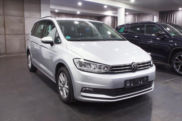 Volkswagen Touran Comfortline 2.0 TDI 110kW DSG / 2x sada ALU 16''