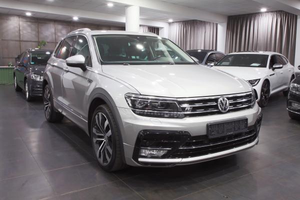 Volkswagen Tiguan Highline 4x4 2.0 TDI 140kW DSG R-Line / Active info display / Webasto