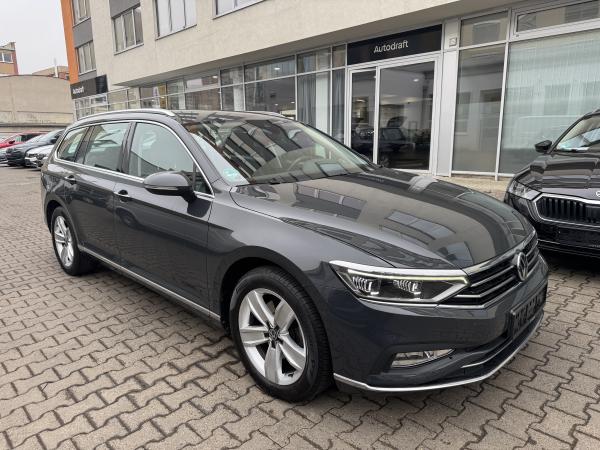 Volkswagen Passat B8 Variant Elegance 2.0 TDI 140kW DSG / Facelift 2020 / Matrix Led / ALU 17''